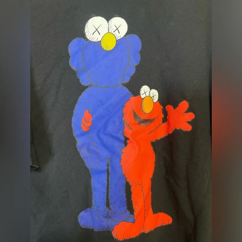 Uniqlo Kaws Sesame Street Elmo Glover Short Sleeve Black T-Shirt Size S - Picture 2 of 4